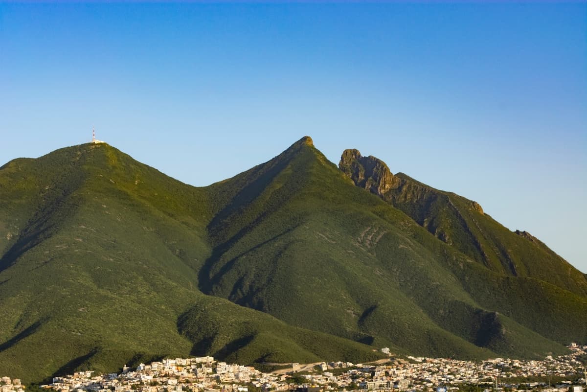 Vista al cerro de la silla en Monterrey, México